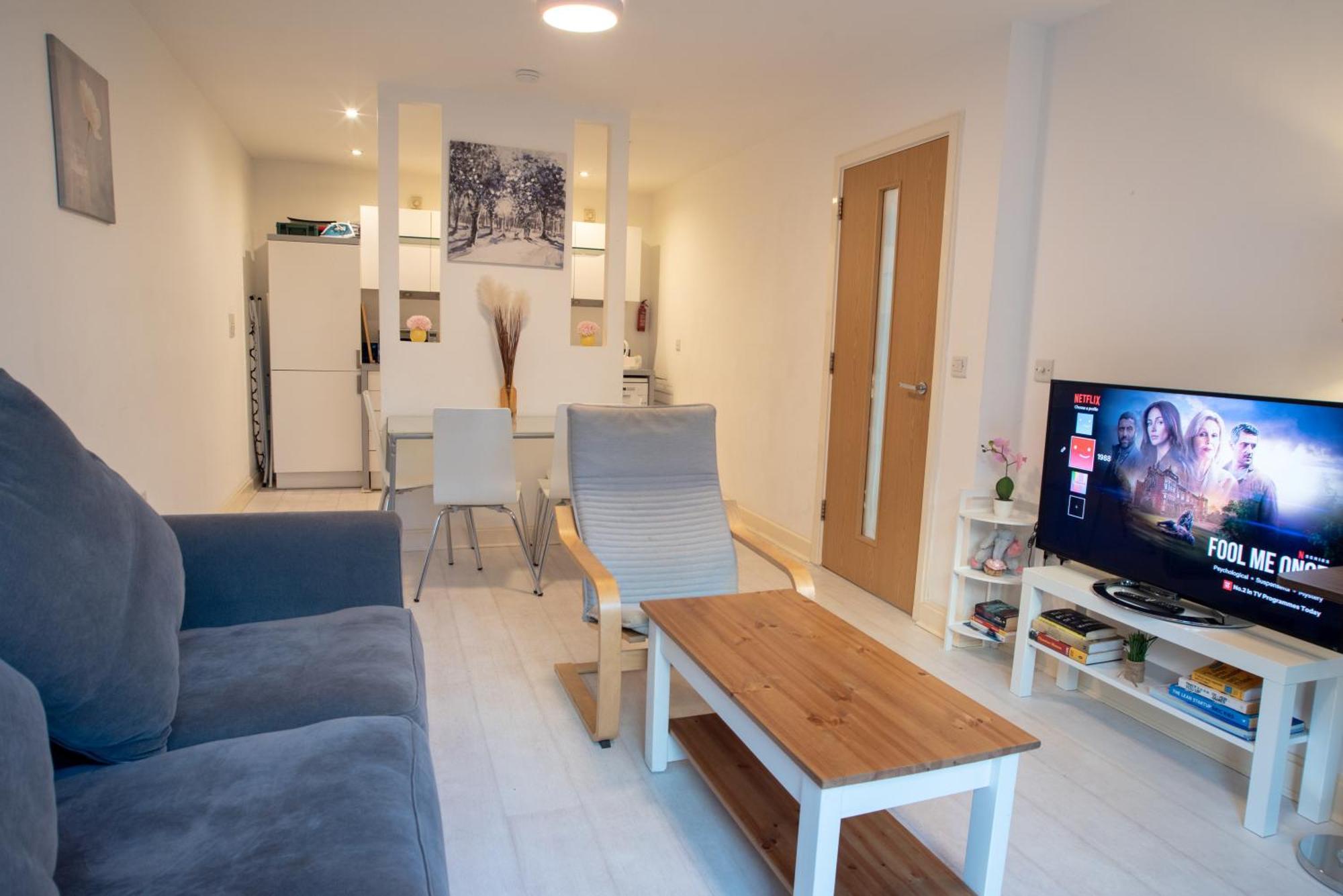 Two-Bedroom Luxury Apartment With Workspace, Free Secure Parking & Coffee Birmingham Exterior foto