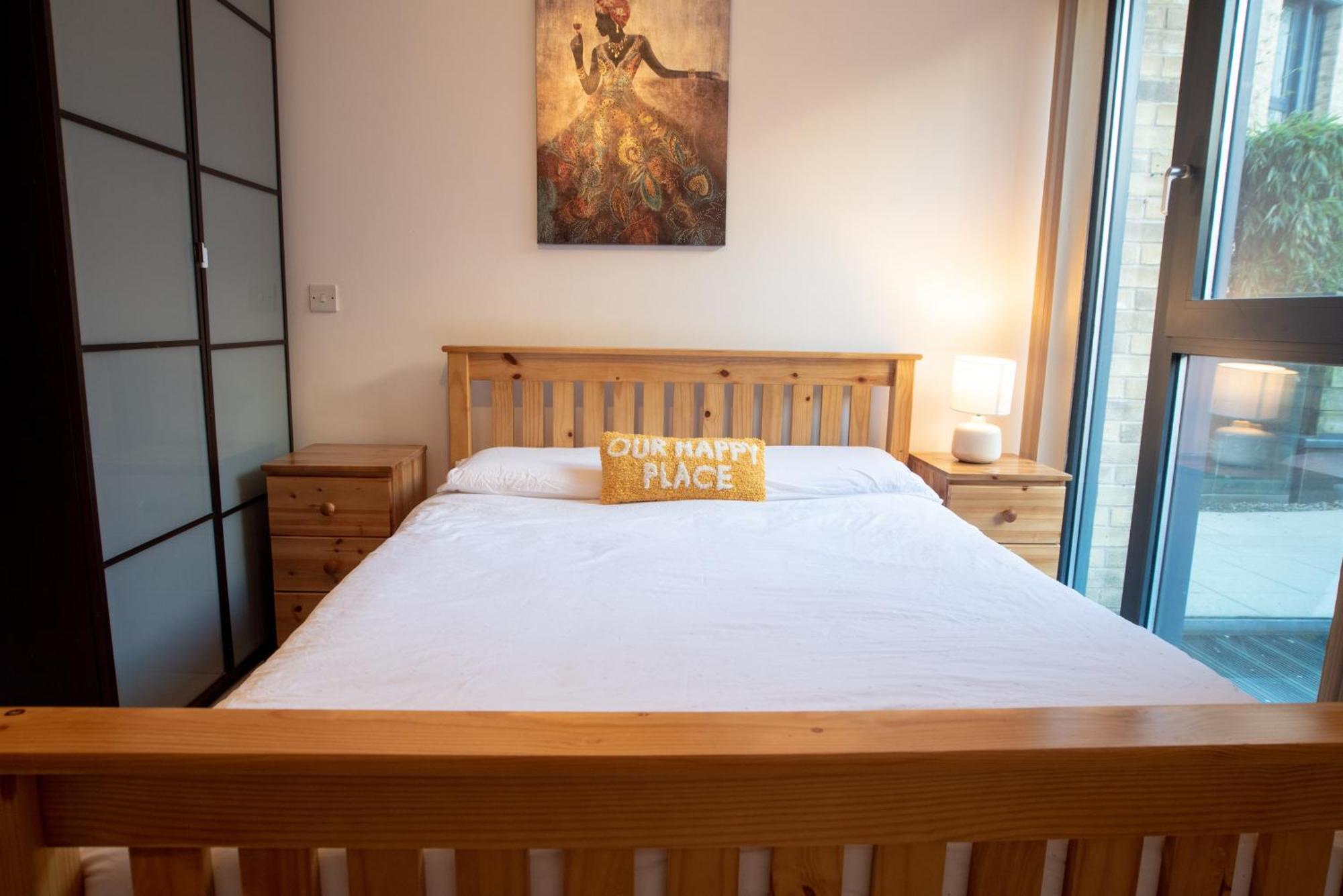 Two-Bedroom Luxury Apartment With Workspace, Free Secure Parking & Coffee Birmingham Exterior foto