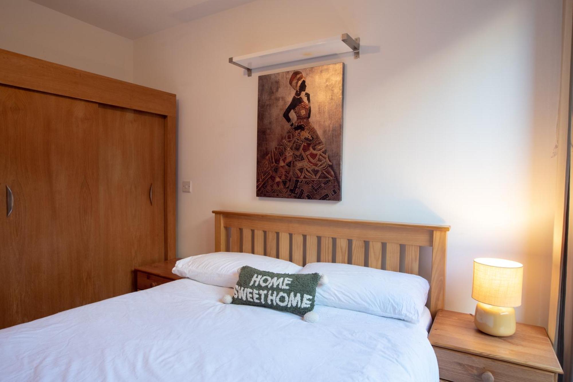 Two-Bedroom Luxury Apartment With Workspace, Free Secure Parking & Coffee Birmingham Exterior foto