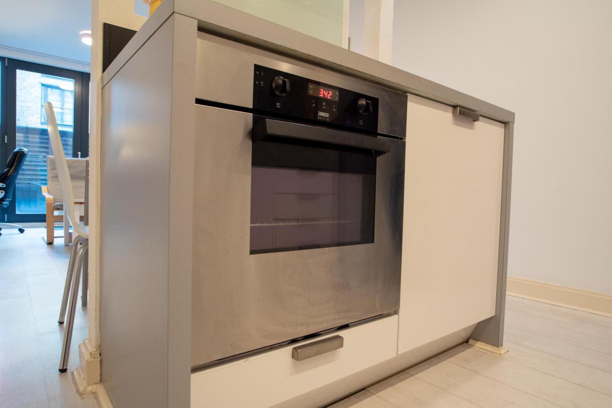 Two-Bedroom Luxury Apartment With Workspace, Free Secure Parking & Coffee Birmingham Exterior foto