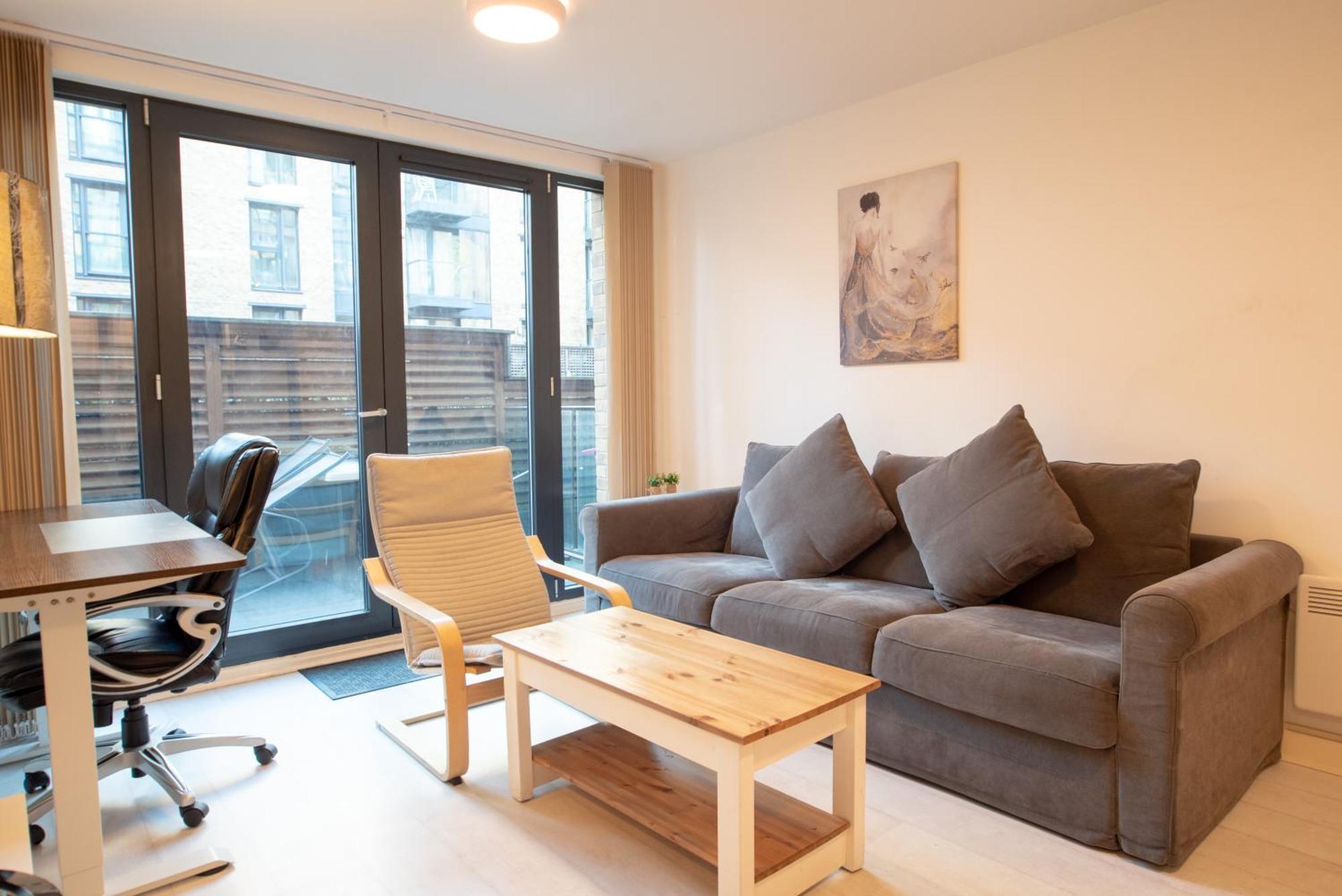 Two-Bedroom Luxury Apartment With Workspace, Free Secure Parking & Coffee Birmingham Exterior foto