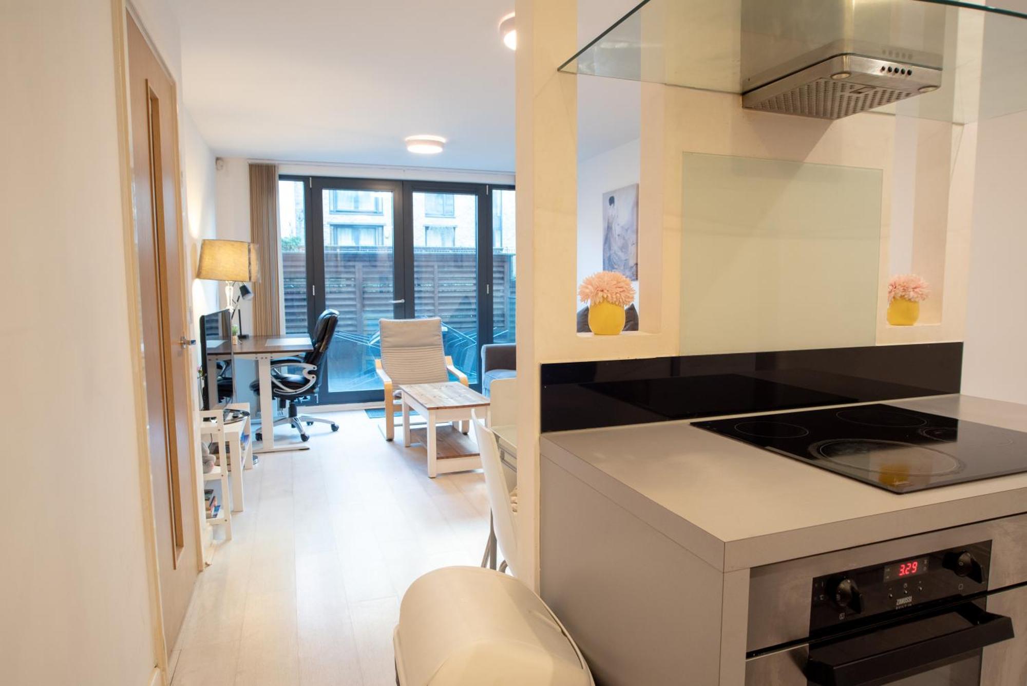 Two-Bedroom Luxury Apartment With Workspace, Free Secure Parking & Coffee Birmingham Exterior foto