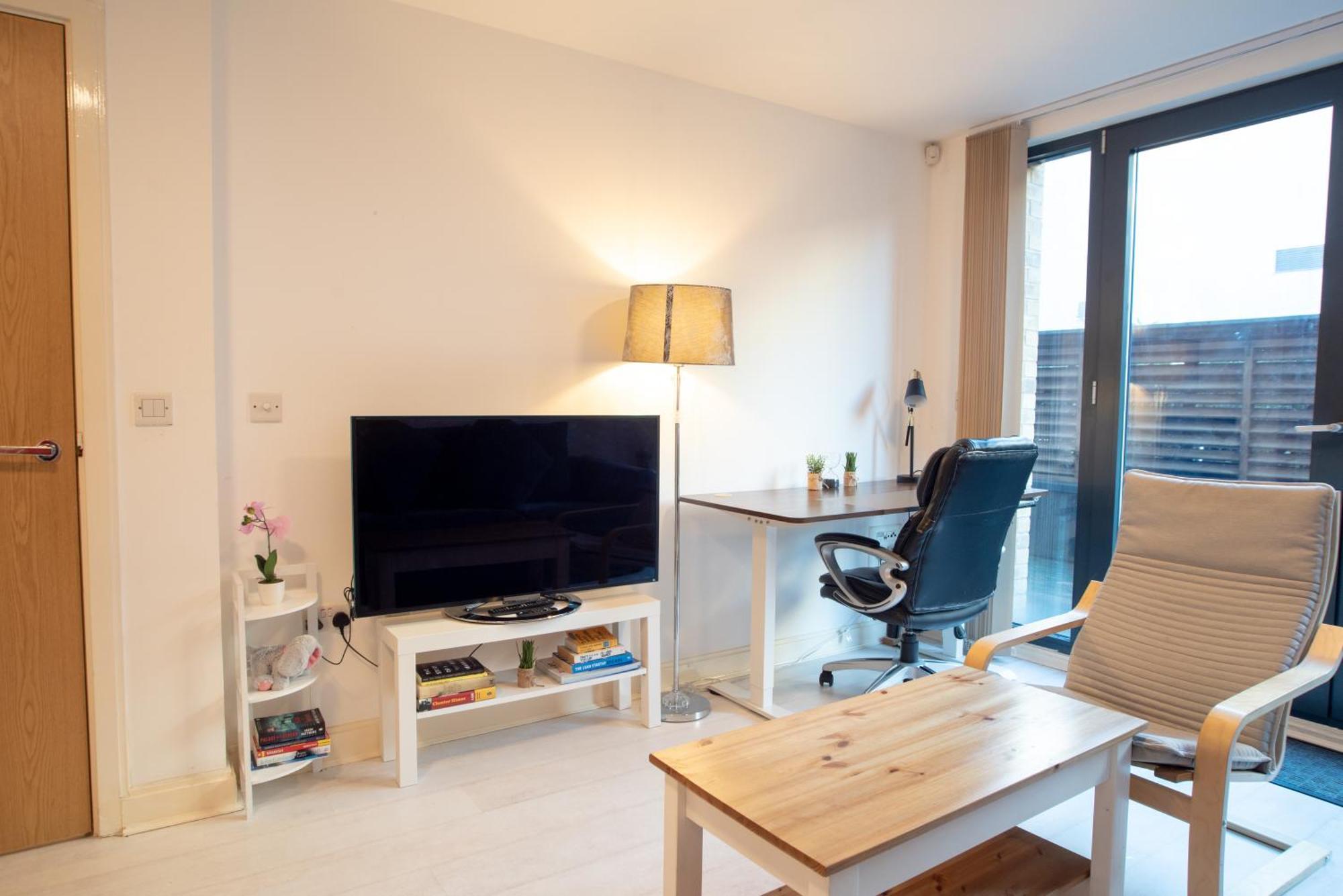 Two-Bedroom Luxury Apartment With Workspace, Free Secure Parking & Coffee Birmingham Exterior foto