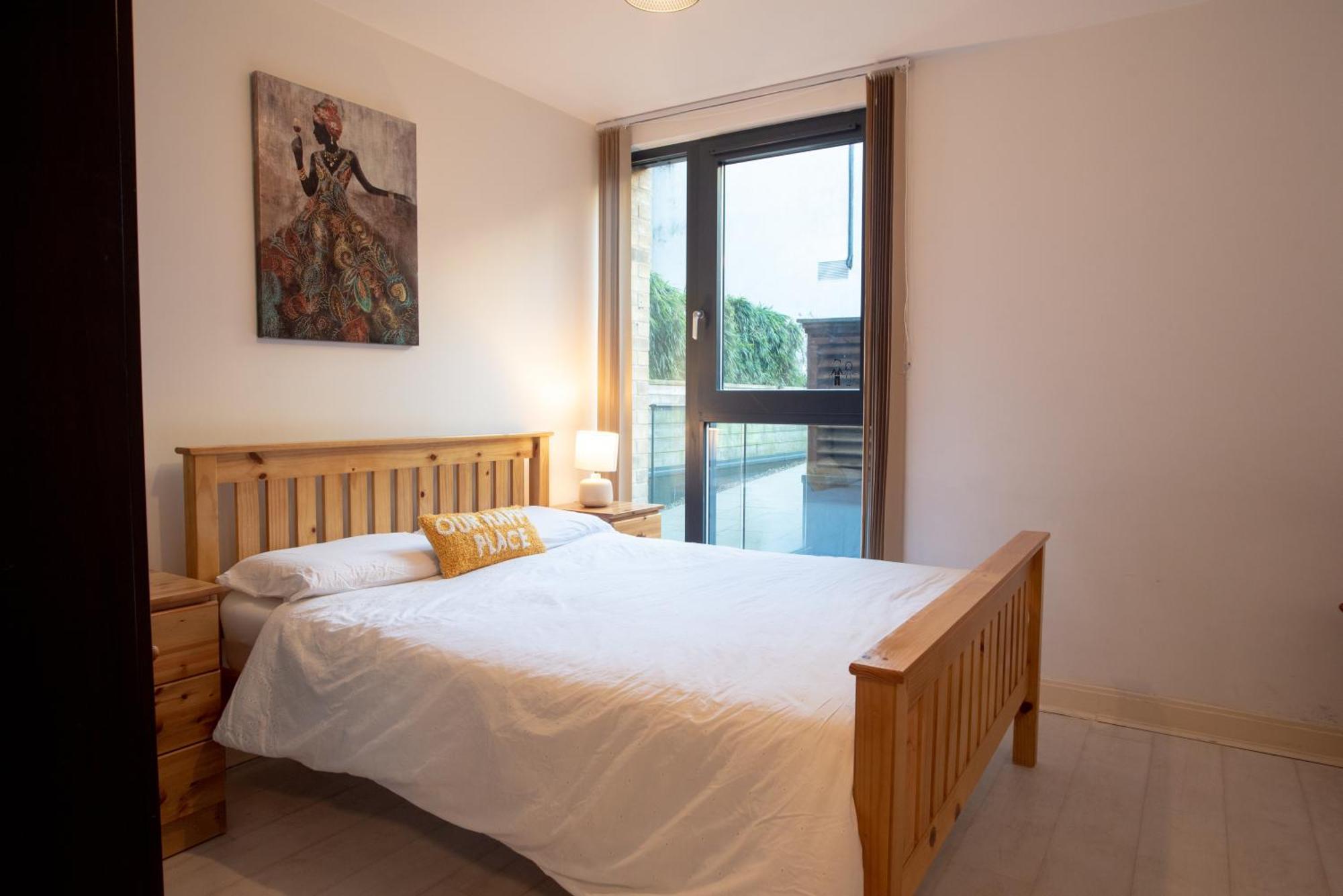 Two-Bedroom Luxury Apartment With Workspace, Free Secure Parking & Coffee Birmingham Exterior foto