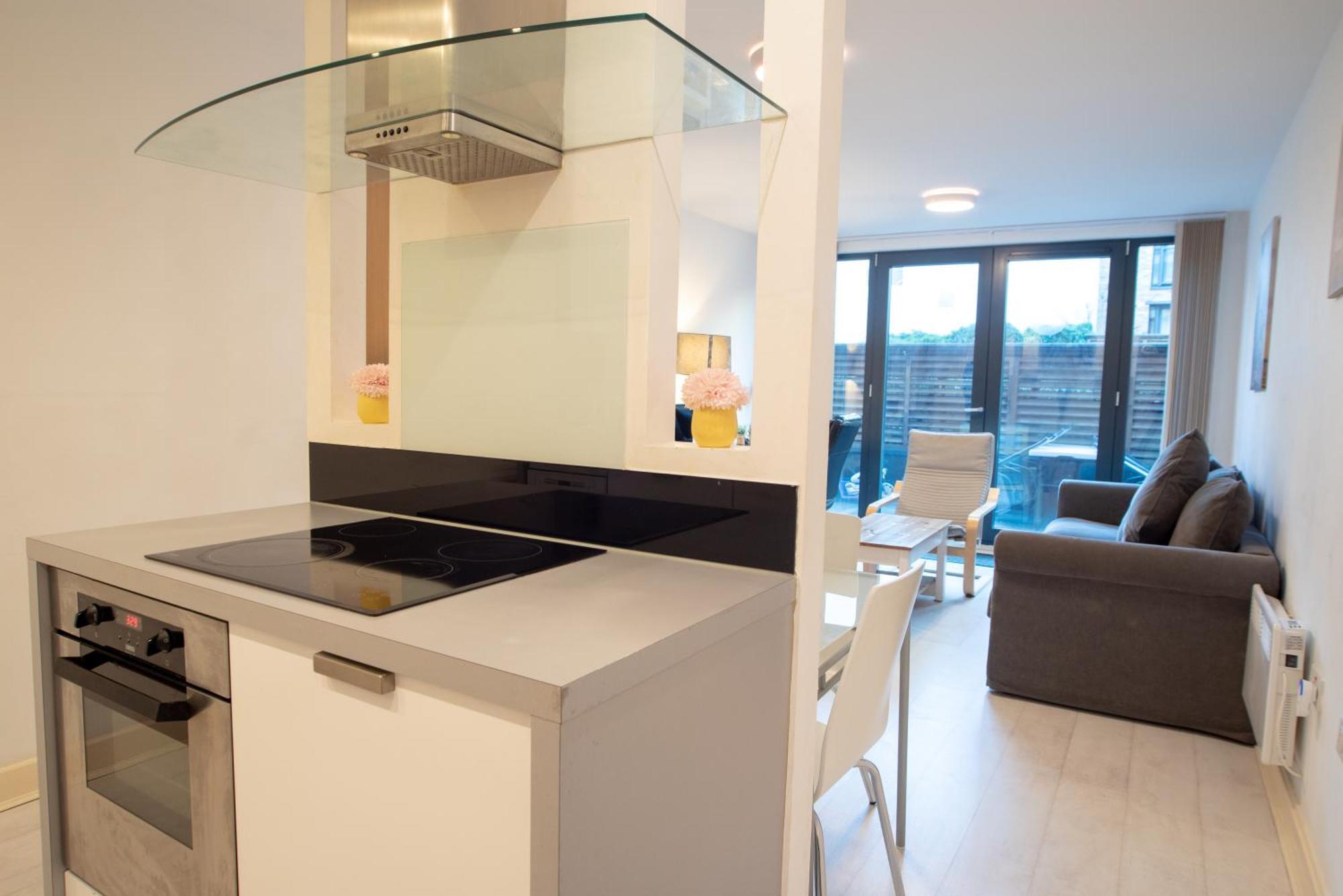 Two-Bedroom Luxury Apartment With Workspace, Free Secure Parking & Coffee Birmingham Exterior foto