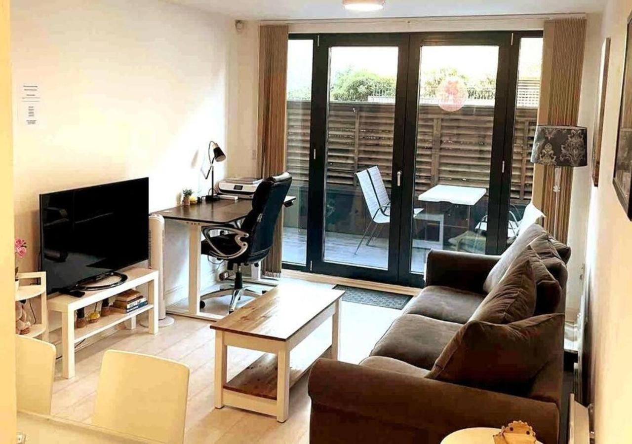 Two-Bedroom Luxury Apartment With Workspace, Free Secure Parking & Coffee Birmingham Exterior foto